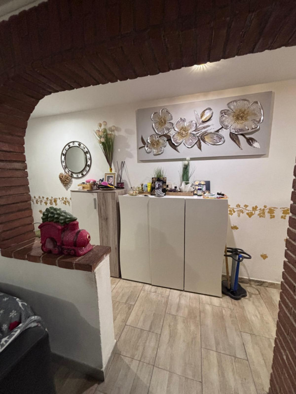 Scopri questa splendida casa a schiera centrale recentemente ristrutturata, situata in una delle ...