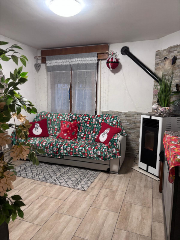 Scopri questa splendida casa a schiera centrale recentemente ristrutturata, situata in una delle ...