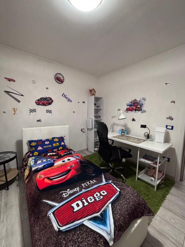 Scopri questa splendida casa a schiera centrale recentemente ristrutturata, situata in una delle ...