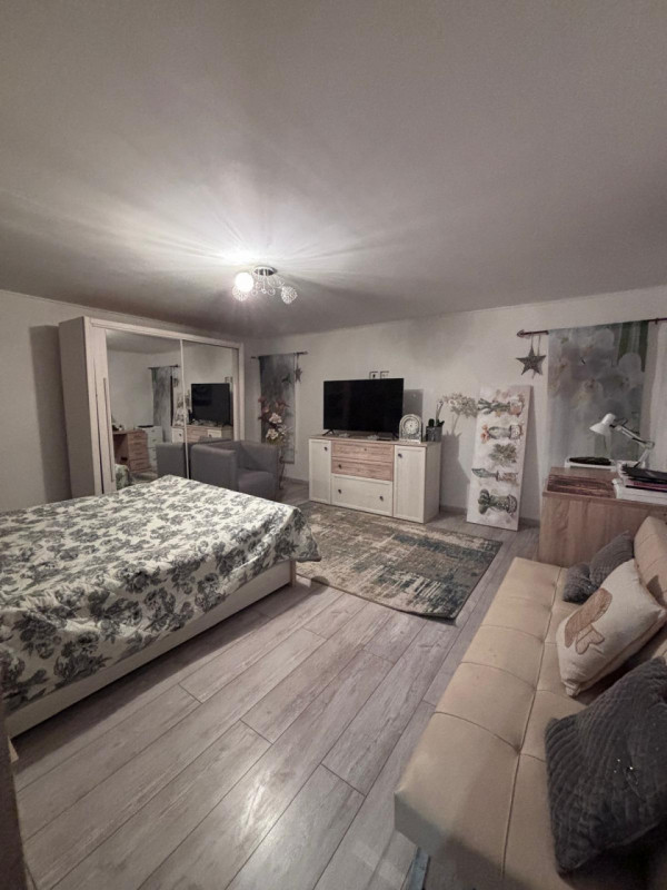 Scopri questa splendida casa a schiera centrale recentemente ristrutturata, situata in una delle ...