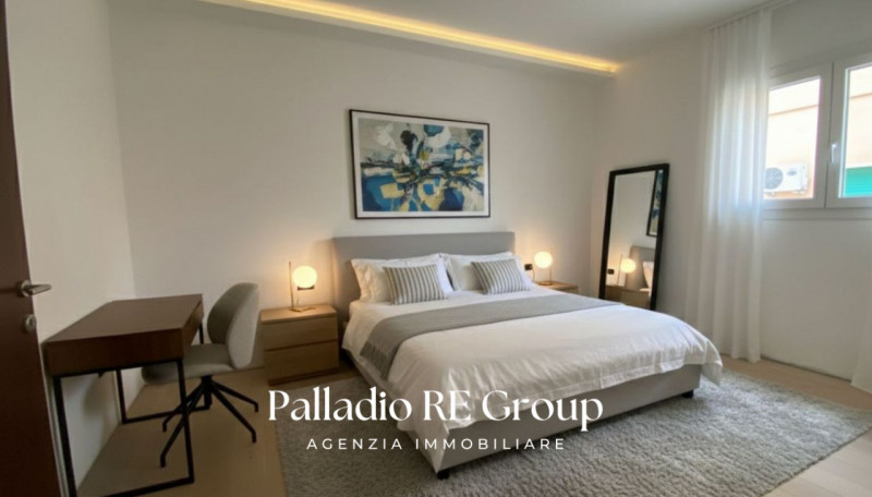 Proponiamo in vendita un affascinante e spazioso appartamento di circa 140 mq situato nell’esclus...