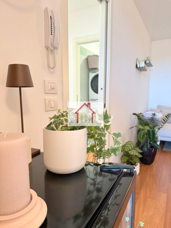 Rif: DA247 - X Info: Denis 340.25.40.785
In vendita, proponiamo un raffinato appartamento situato...