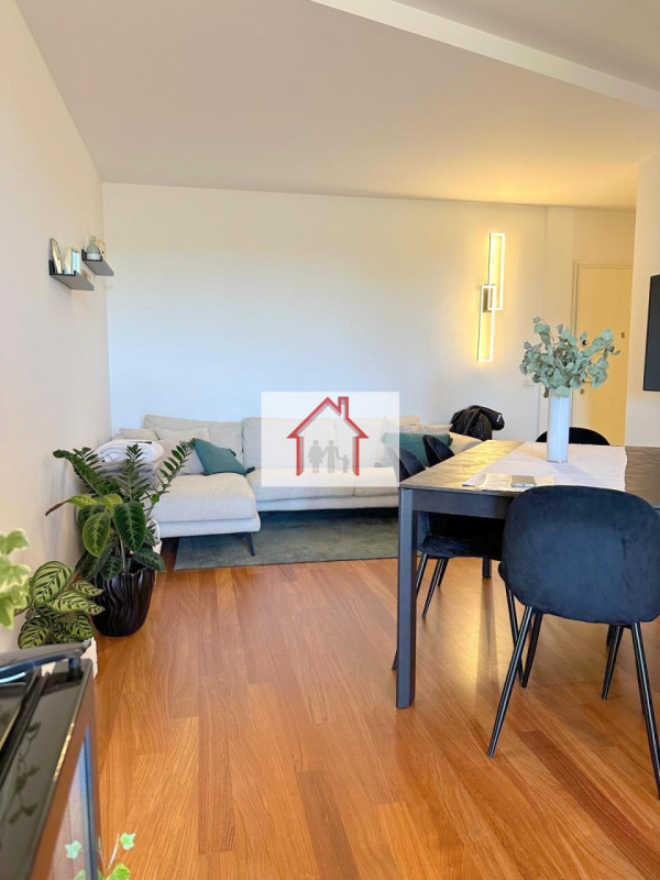 Rif: DA247 - X Info: Denis 340.25.40.785
In vendita, proponiamo un raffinato appartamento situato...