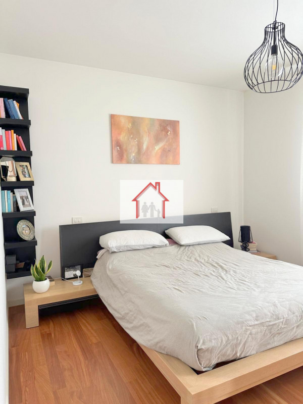 Rif: DA247 - X Info: Denis 340.25.40.785
In vendita, proponiamo un raffinato appartamento situato...