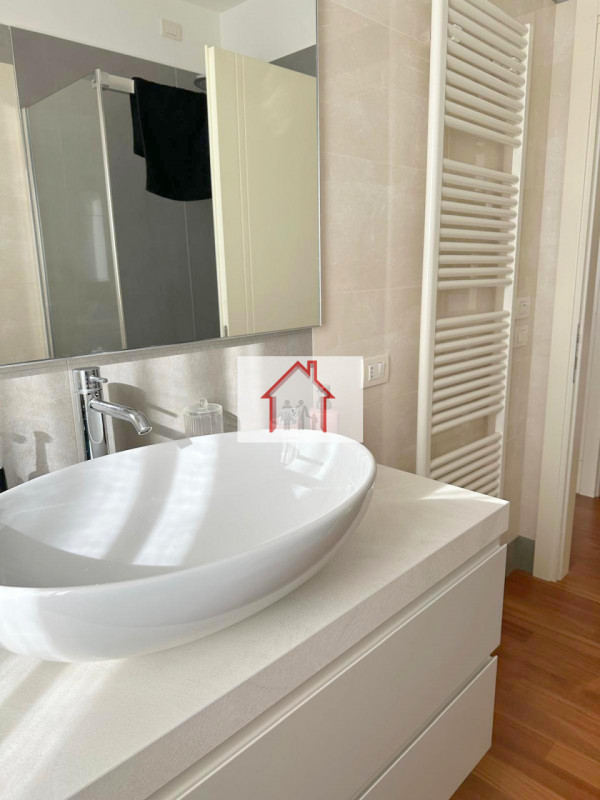 Rif: DA247 - X Info: Denis 340.25.40.785
In vendita, proponiamo un raffinato appartamento situato...