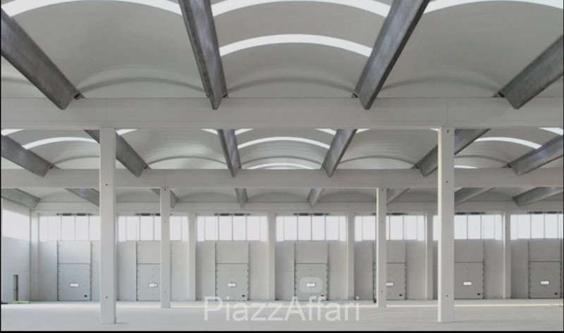 RIF. CAMPL6

* * * PREZZO RIBASSATO * * * 

Vendesi capannone di 355 mq (compreso uffici-bagni) +...