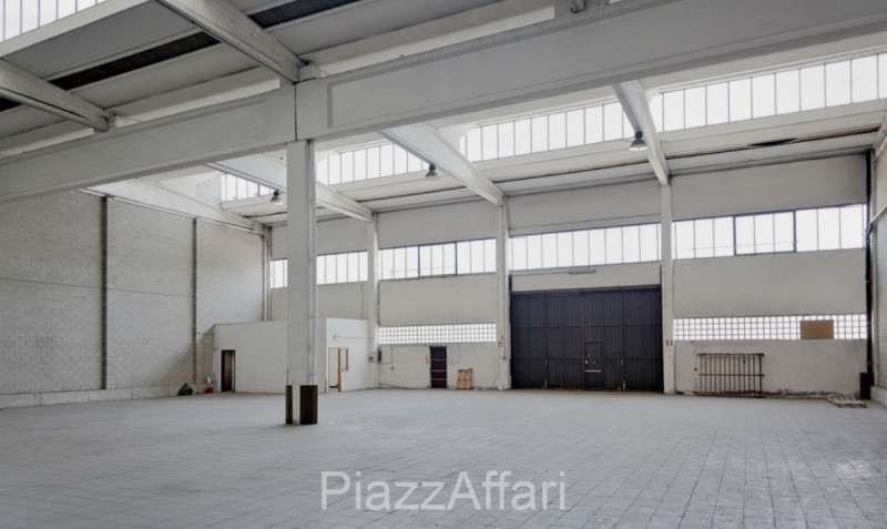 RIF. CAMPL6

* * * PREZZO RIBASSATO * * * 

Vendesi capannone di 355 mq (compreso uffici-bagni) +...