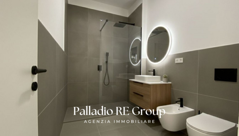 Scopri questo splendido appartamento di 140 mq situato nella rinomata zona Araceli di Vicenza, un...