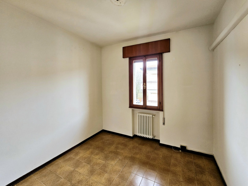 Proponiamo in vendita a Este, un ampio e luminoso appartamento situato al secondo piano. 
La solu...