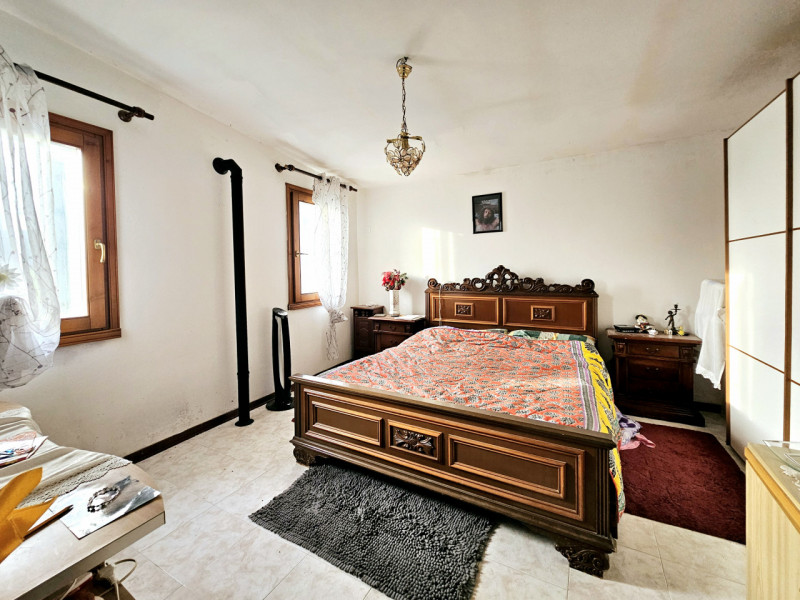 Nel cuore dei Colli Euganei, nella tranquilla località di Faedo frazione di Cinto Euganeo, propon...