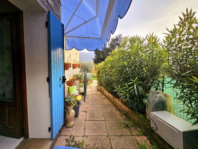 Nel cuore dei Colli Euganei, nella tranquilla località di Faedo frazione di Cinto Euganeo, propon...