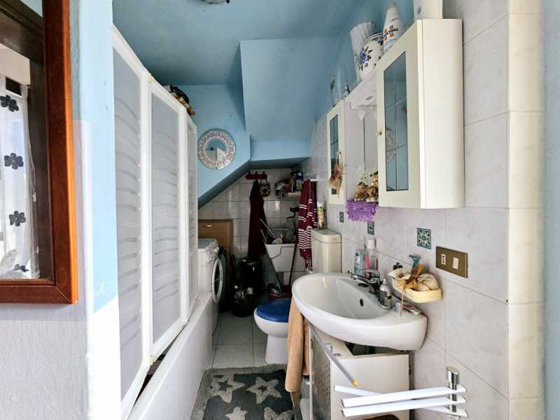 Nel cuore dei Colli Euganei, nella tranquilla località di Faedo frazione di Cinto Euganeo, propon...