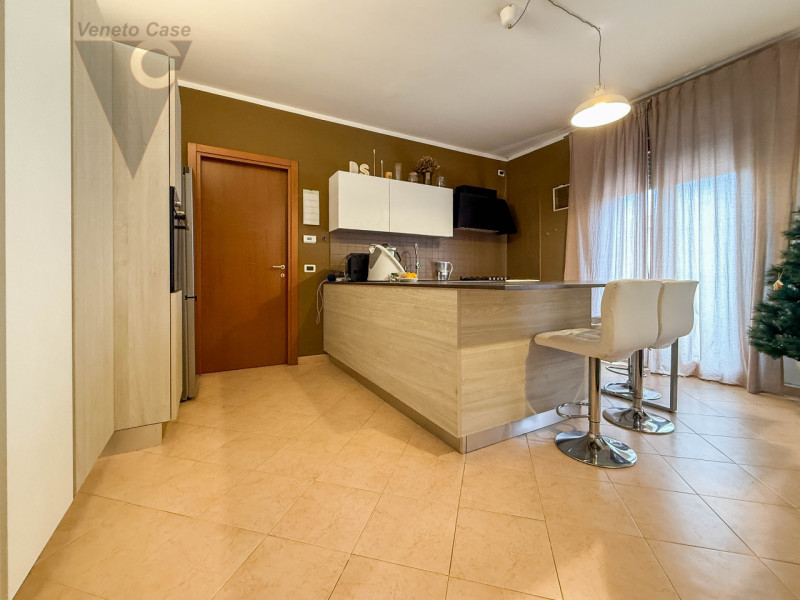 MORTISE – MINI APPARTAMENTO ULTIMO PIANO CON GARAGE
In zona residenziale ben servita, proponiamo ...