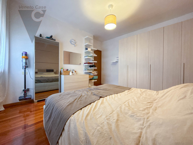 MORTISE – MINI APPARTAMENTO ULTIMO PIANO CON GARAGE
In zona residenziale ben servita, proponiamo ...