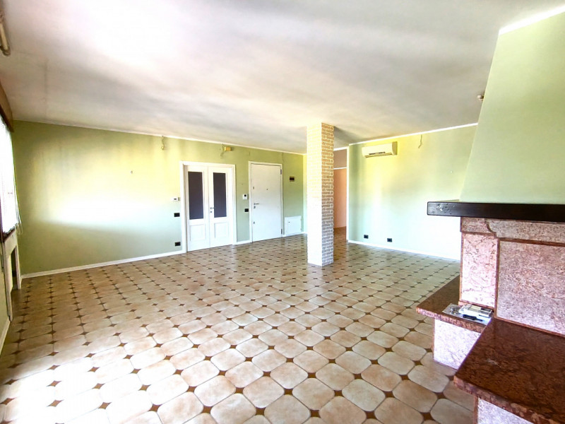 Rif. PS245
Se desideri vivere in un appartamento dalle generose dimensioni nel cuore di Piove di ...