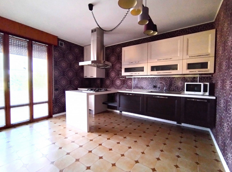 Rif. PS245
Se desideri vivere in un appartamento dalle generose dimensioni nel cuore di Piove di ...