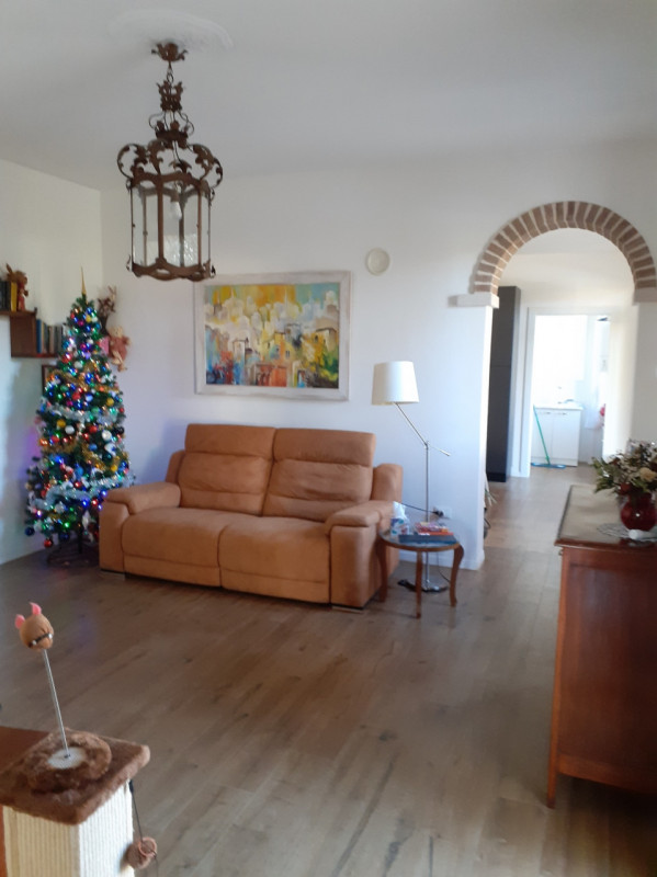 Mira centro, prospicente il Naviglio Brenta, villa storica in parte ristrutturata di complessivi ...