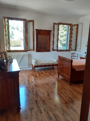 Mira centro, prospicente il Naviglio Brenta, villa storica in parte ristrutturata di complessivi ...
