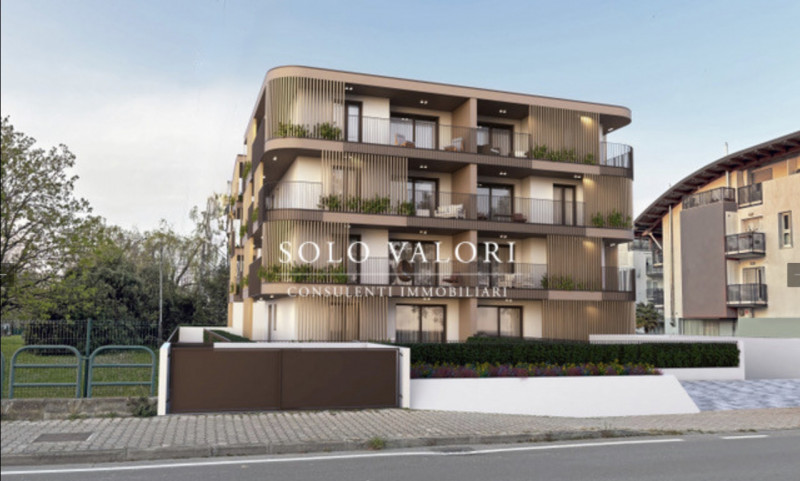 Scopri questo splendido appartamento trilocale situato nel cuore di Jesolo Paese, una delle local...