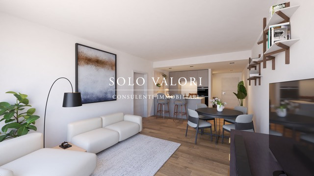 Scopri questo splendido appartamento trilocale situato nel cuore di Jesolo Paese, una delle local...