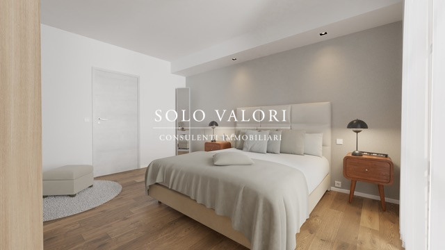 Scopri questo splendido appartamento trilocale situato nel cuore di Jesolo Paese, una delle local...