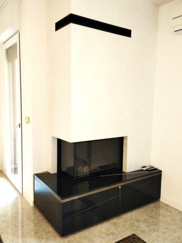 AT410; A ridosso del centro di Abano Terme con tutti i servizi a piedi siamo a proporre;

Elegant...