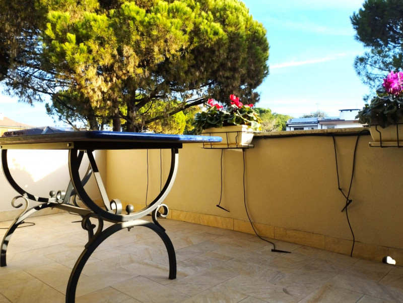 AT410; A ridosso del centro di Abano Terme con tutti i servizi a piedi siamo a proporre;

Elegant...