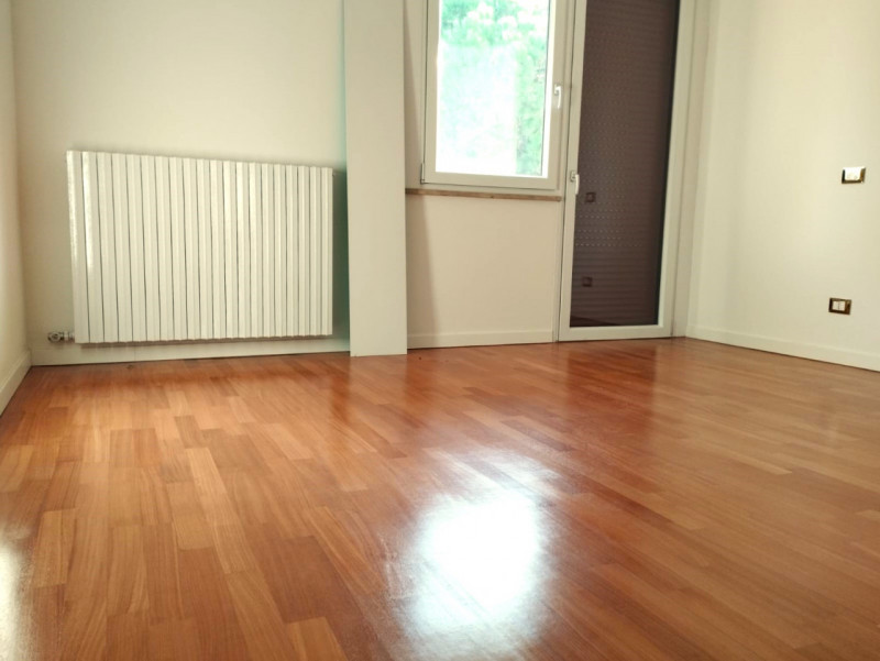 AT410; A ridosso del centro di Abano Terme con tutti i servizi a piedi siamo a proporre;

Elegant...