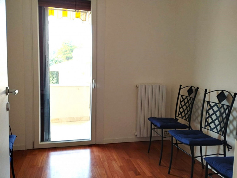 AT410; A ridosso del centro di Abano Terme con tutti i servizi a piedi siamo a proporre;

Elegant...