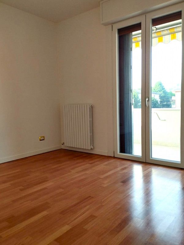 AT410; A ridosso del centro di Abano Terme con tutti i servizi a piedi siamo a proporre;

Elegant...