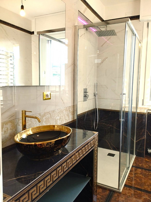 AT410; A ridosso del centro di Abano Terme con tutti i servizi a piedi siamo a proporre;

Elegant...