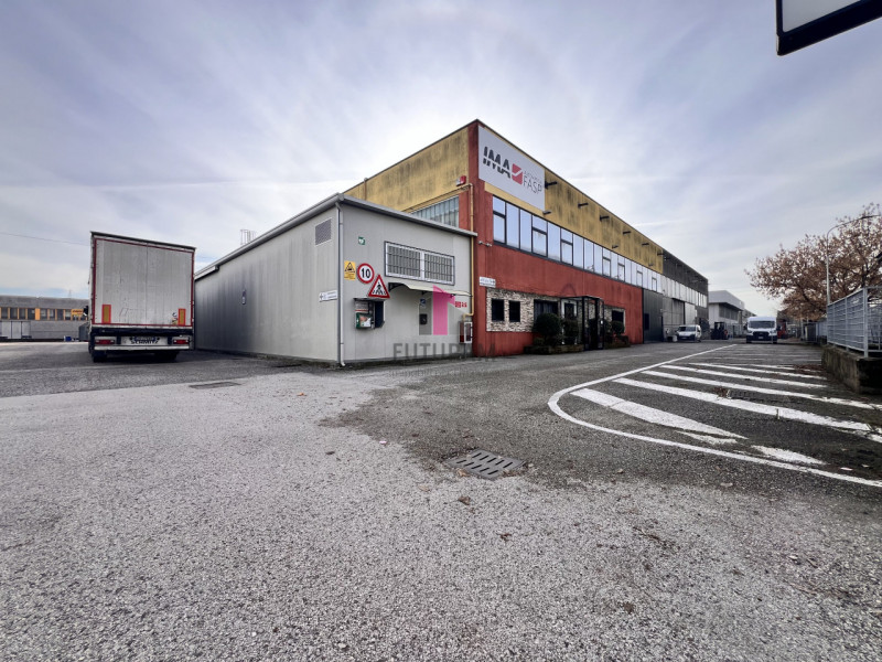 MONTECCHIO MAGGIORE (Zona Industriale) – Rif.610FUTURAM - Per info 0444 310220

Nel cuore della z...