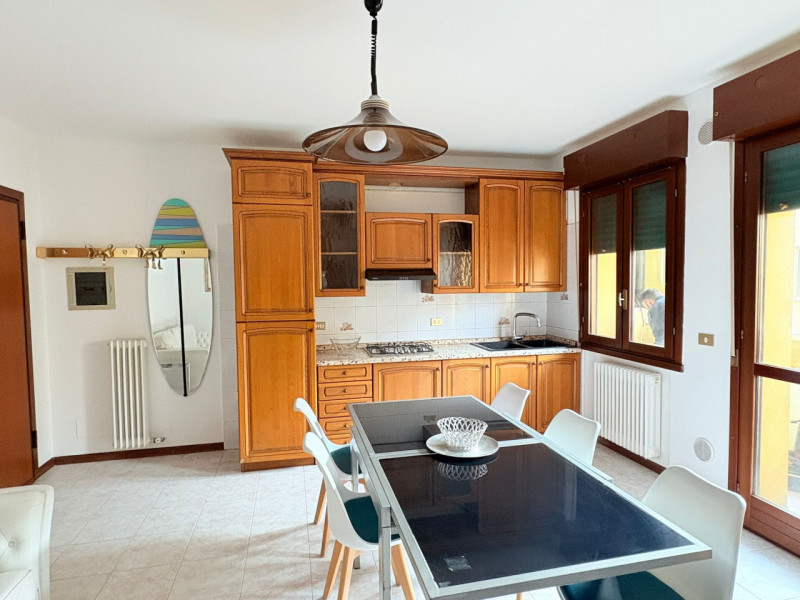 In una posizione strategica, comoda ai principali servizi e alla viabilità, proponiamo luminoso a...