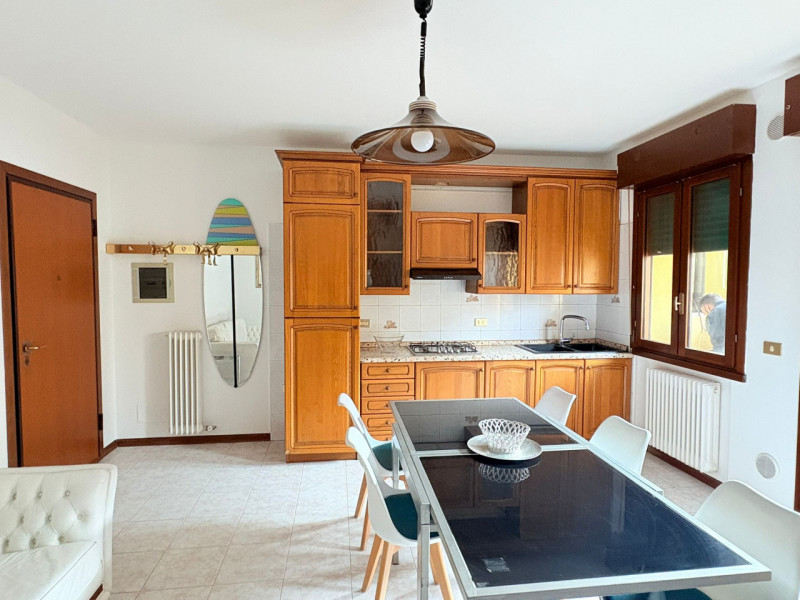 In una posizione strategica, comoda ai principali servizi e alla viabilità, proponiamo luminoso a...