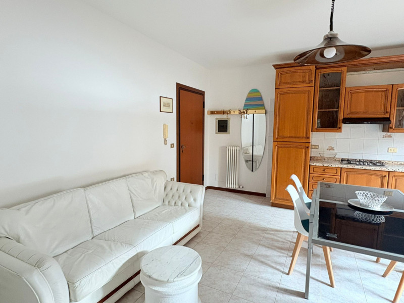 In una posizione strategica, comoda ai principali servizi e alla viabilità, proponiamo luminoso a...