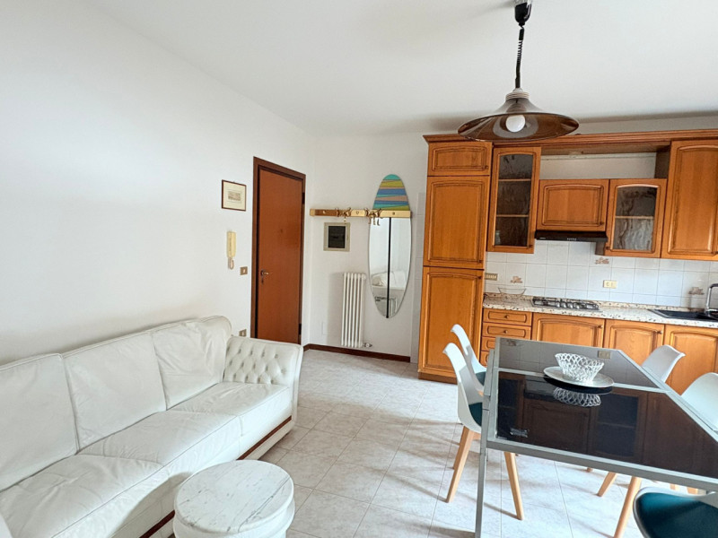 In una posizione strategica, comoda ai principali servizi e alla viabilità, proponiamo luminoso a...