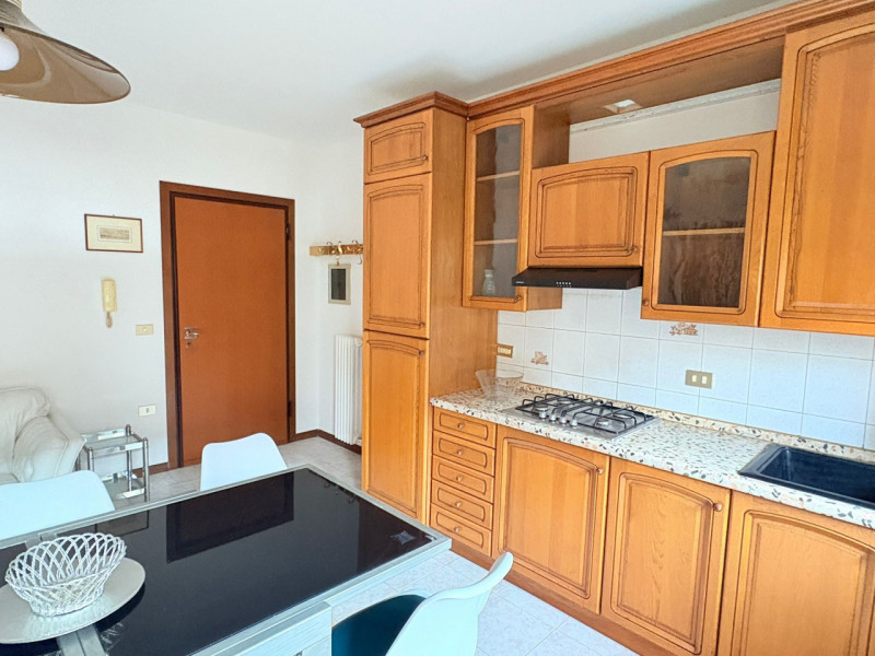 In una posizione strategica, comoda ai principali servizi e alla viabilità, proponiamo luminoso a...