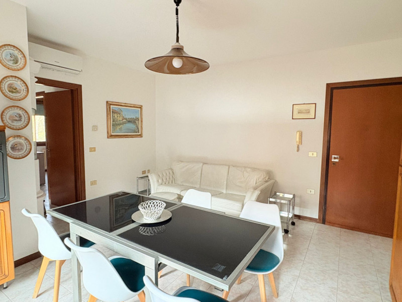 In una posizione strategica, comoda ai principali servizi e alla viabilità, proponiamo luminoso a...