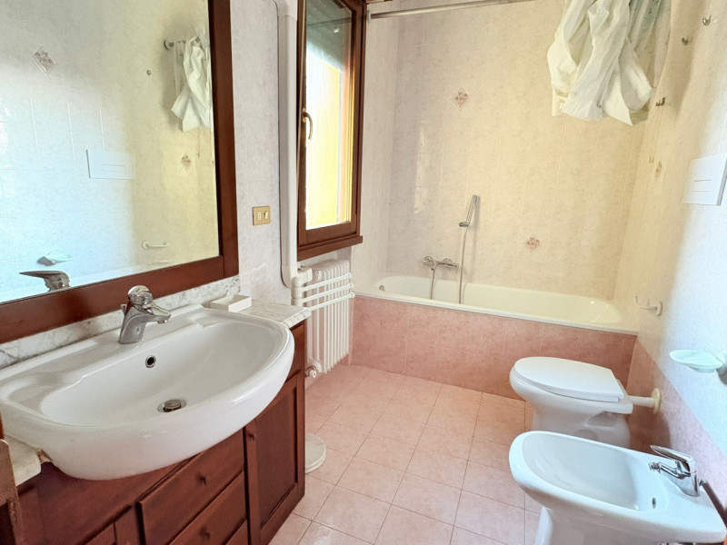 In una posizione strategica, comoda ai principali servizi e alla viabilità, proponiamo luminoso a...