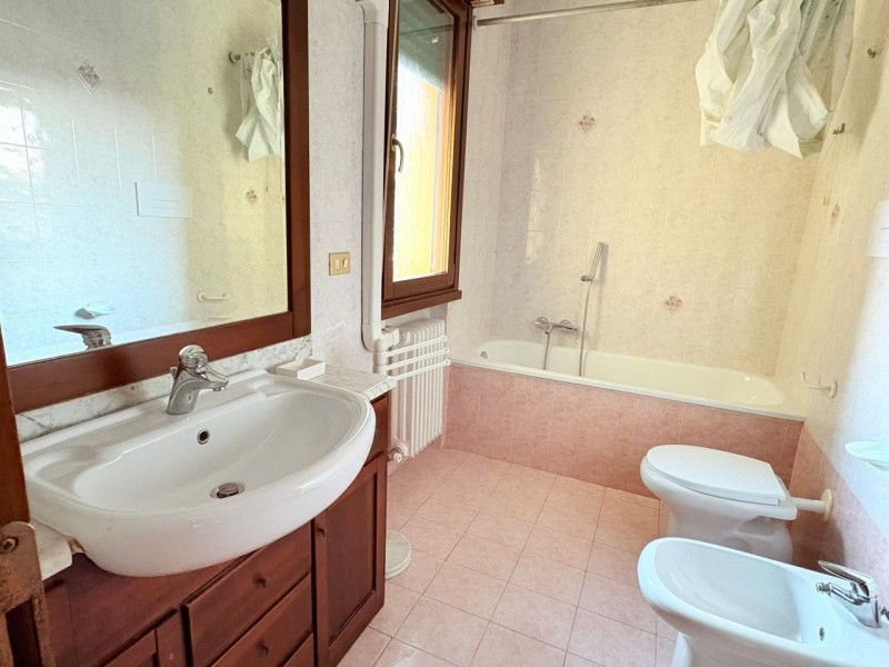 In una posizione strategica, comoda ai principali servizi e alla viabilità, proponiamo luminoso a...