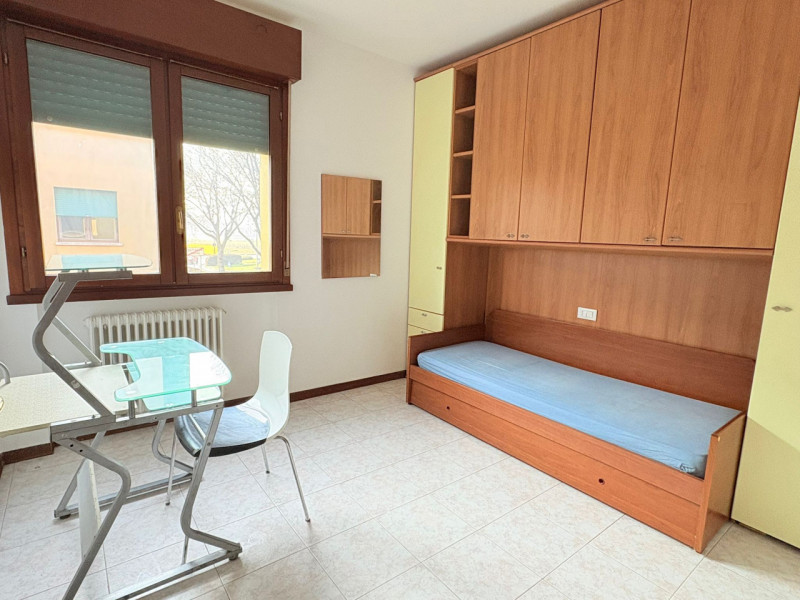 In una posizione strategica, comoda ai principali servizi e alla viabilità, proponiamo luminoso a...