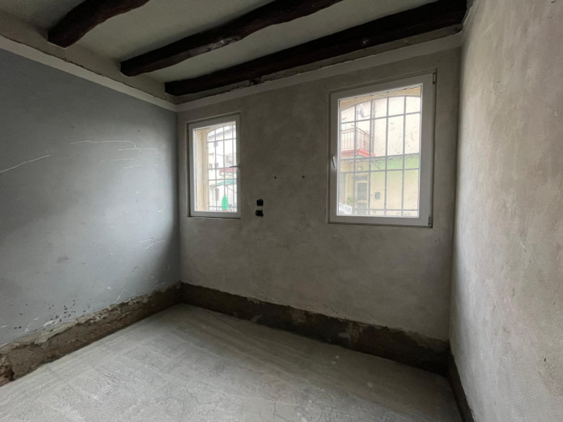 Proponiamo in vendita un interessante rustico affiancato da ristrutturare, completo di annessi e ...