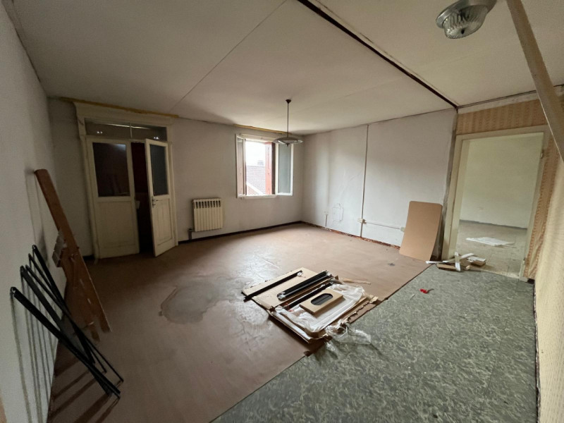 Proponiamo in vendita un interessante rustico affiancato da ristrutturare, completo di annessi e ...