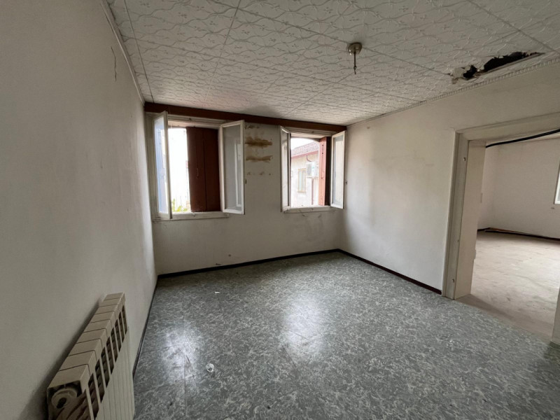 Proponiamo in vendita un interessante rustico affiancato da ristrutturare, completo di annessi e ...