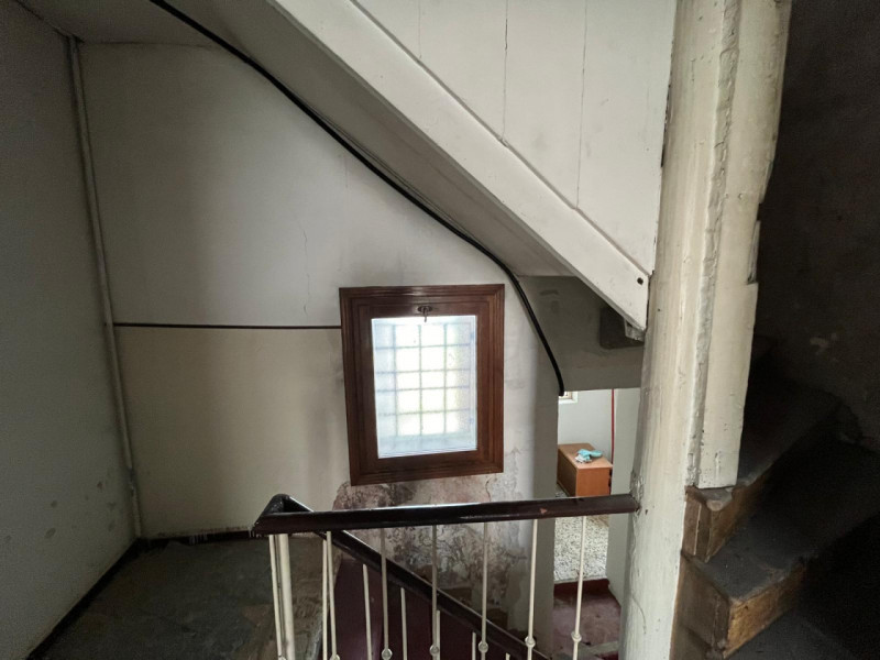 Proponiamo in vendita un interessante rustico affiancato da ristrutturare, completo di annessi e ...