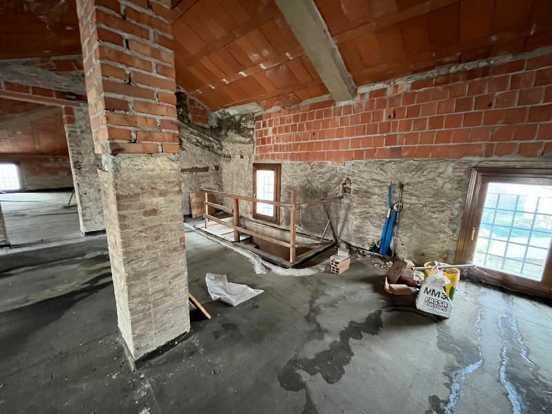 Proponiamo in vendita un interessante rustico affiancato da ristrutturare, completo di annessi e ...