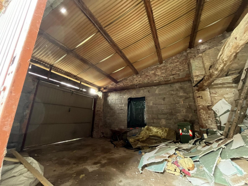 Proponiamo in vendita un interessante rustico affiancato da ristrutturare, completo di annessi e ...