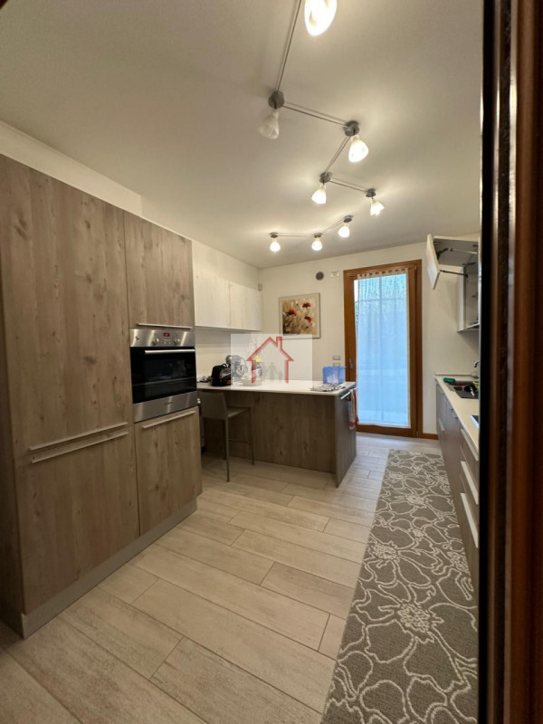 Rif: DB364
X Info - Denis: 340.25.40.785

Giavera del Montello (TV)

Proponiamo in vendita un'acc...