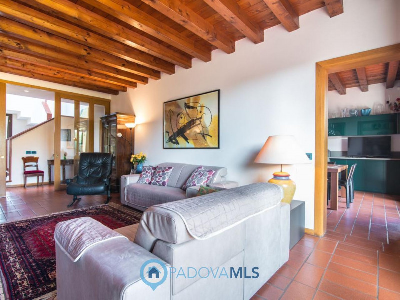 Immobile in esclusiva al Gruppo Padova MLS

Villa singola di pregio a Bragni Cadoneghe, caratteri...