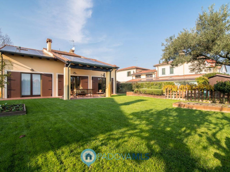 Immobile in esclusiva al Gruppo Padova MLS

Villa singola di pregio a Bragni Cadoneghe, caratteri...